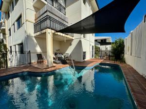 Lighthouse Apartments on The Strand - Penthouse - Property Location and Accessibility