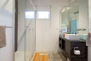 Our Escape at Rye - Modern Beachouse - Booking and Availability