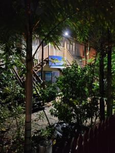 Travellers Paradise - Dining and Nightlife