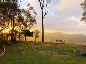 Valley View Luxury Retreat - Amenities and Activities