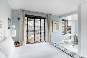MetaWise Luxe 6Bed Ocean View Home in Mosman - Booking Your Stay