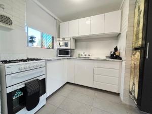 Serenity And Comfort In Subiaco 1 Bedroom Unit - Nearby Attractions and Transportation