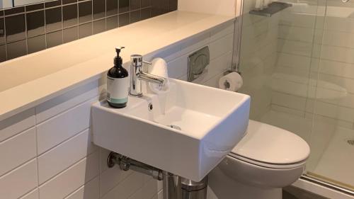 Luxurious With City Views, Free Parking on Premises & Wi Fi - About Your Stay