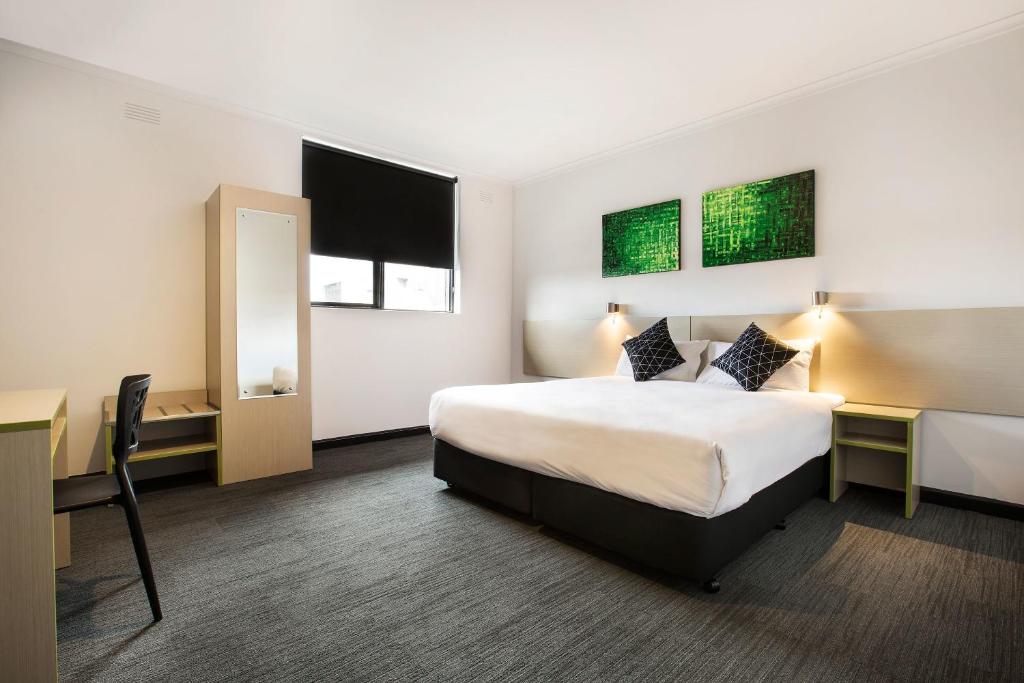 Nightcap at St Albans Hotel Review