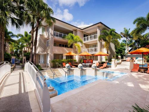 Poolside Apartment, Near Main Beach - About Your Stay