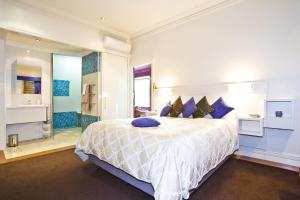 The Retreat at Froog Moore Park - About Your Stay