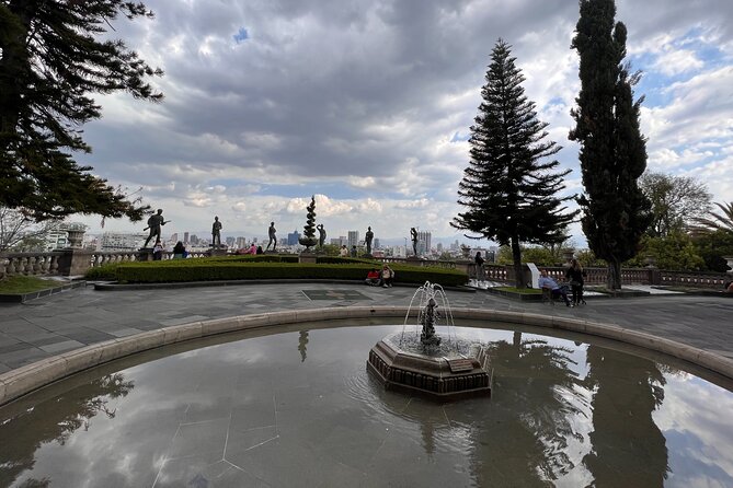 100% Private Tour in Chapultepec Castle & Around (With Transport)