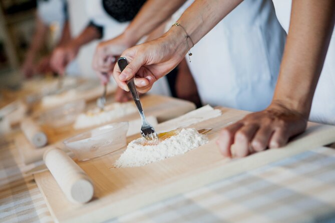4 Hour Cooking Class in Tuscan Farmhouse Near Siena