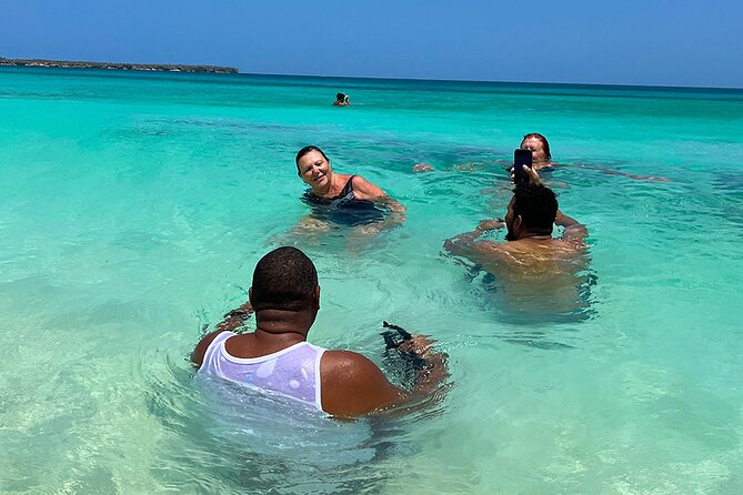 6-Hour Private Tour of Águilas Bay and the Bauxite Mine