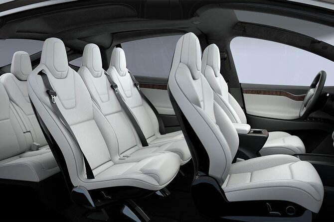 Arrival From Honolulu Airport HNL to Beach Resorts by Luxury Car