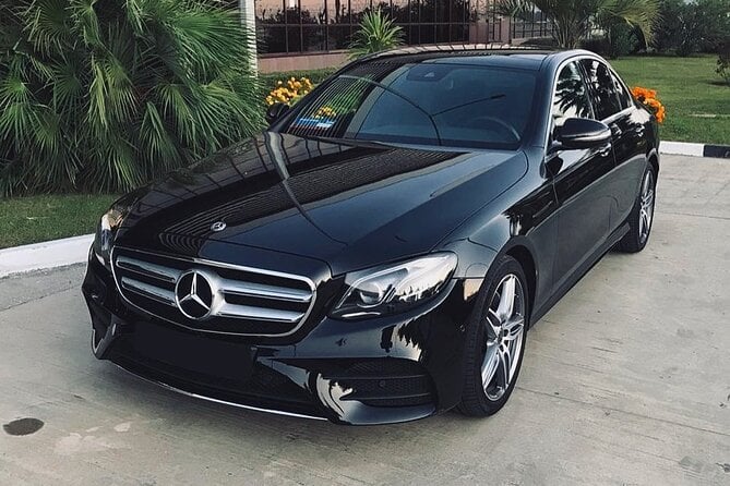 Arrival Private Transfer: Tambo Airport JNB to Johannesburg in Business Car