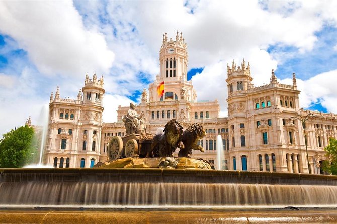 Arrival Transfer: Madrid Airport MAD to Madrid in Business Car