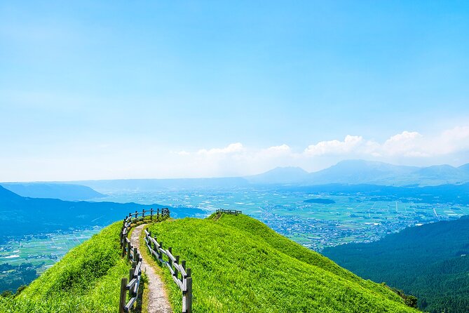 Aso Vocano, Grassland,Onsen and Aso Shrine 1-Day Tour
