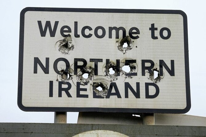 Belfast Troubles Political and Murals 2-hour Guided Taxi Tour - Significance of Political Murals