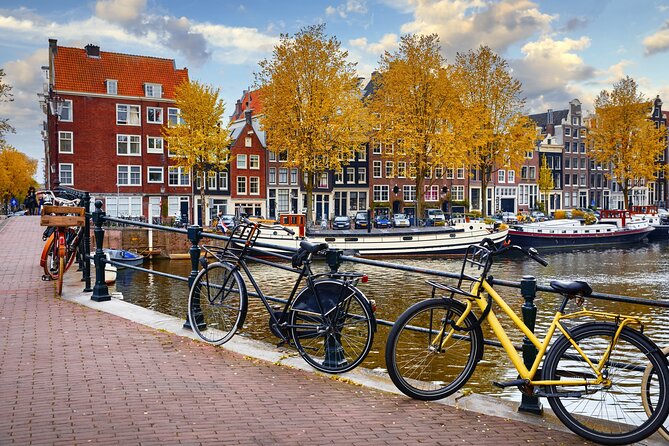 Bike Tour of Amsterdam Old Town, Top Attractions and Nature - Meeting Point and Arrival