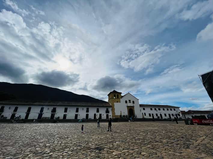 Bogota: Tour of Villa De Leyva, Ráquira, Pozos Azules, and Puente De Boyacá