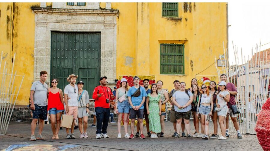 CARTAGENA: FULL CITY TOUR & LUNCH AT BOURDAIN FAVORITE SPOT