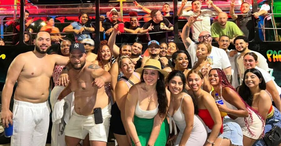Cartagena: Funny Partybus With Dance Floor and Good Music!
