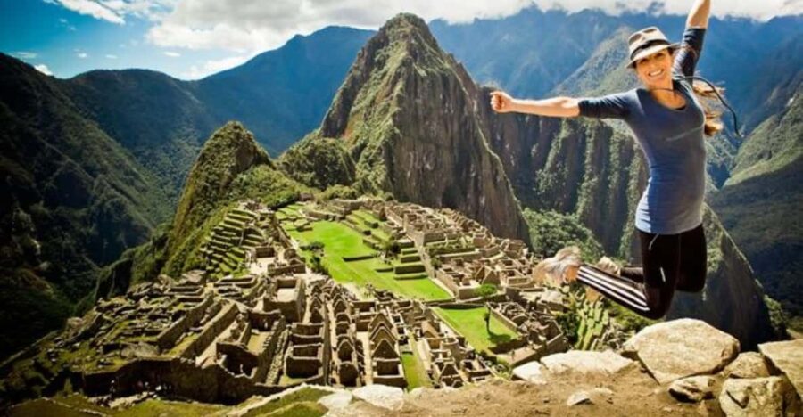 Cusco: Sacred Valley + Machu Picchu + 3-Star Hotel