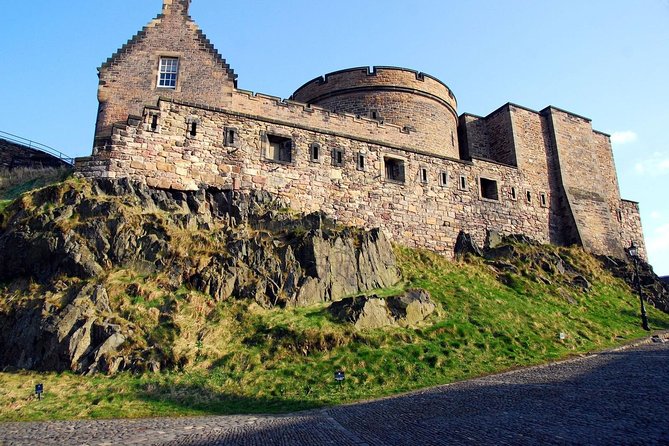 Day Trip to Edinburgh With Bus Tour & Edinburgh Castle Entry