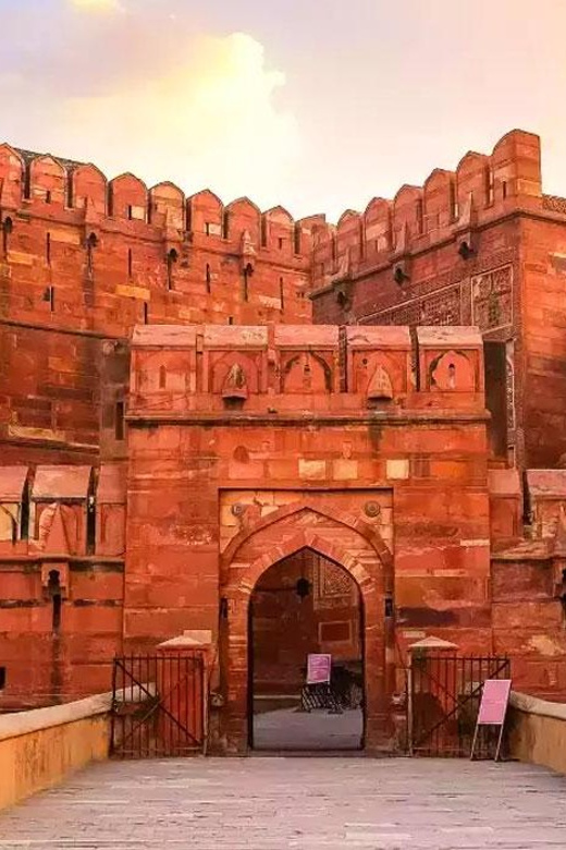 Day Trip to Taj Mahal, Agra Fort, and Baby Taj From Delhi
