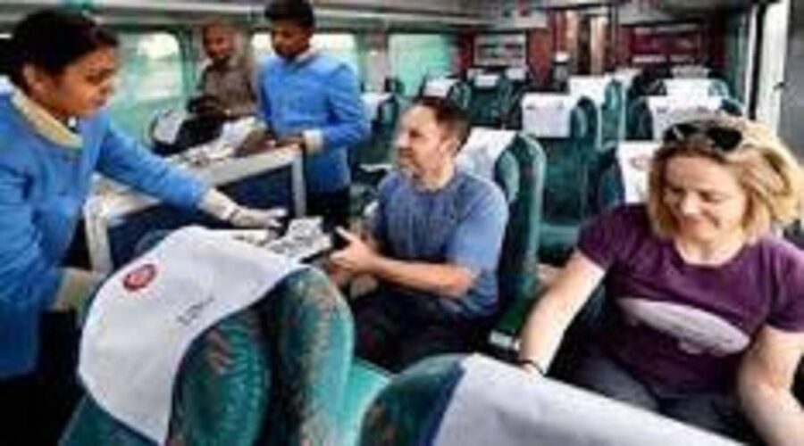 From Delhi: Agra Day Round Trip by Fastest Train.