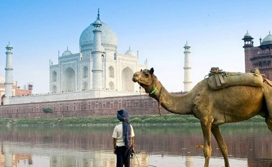 From Delhi: Taj Mahal & Agra Tour by Gatimaan Express Train