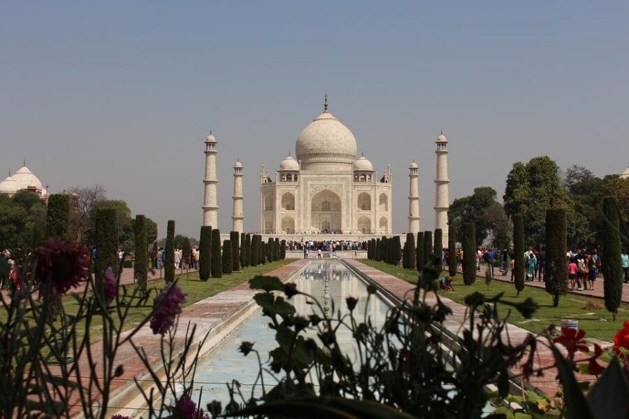 From Delhi: Taj Mahal Private Day Trip With Transfers by Car