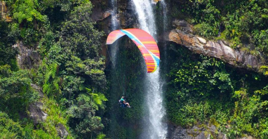 From Medellín: Paragliding Flight and Guatapé Tour