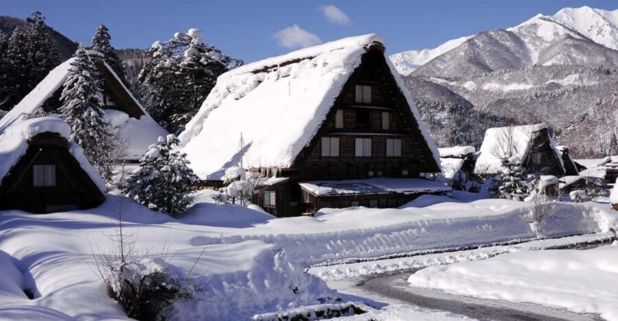 From Osaka or Kyoto: Private Shirakawa-go and Takayama Trip