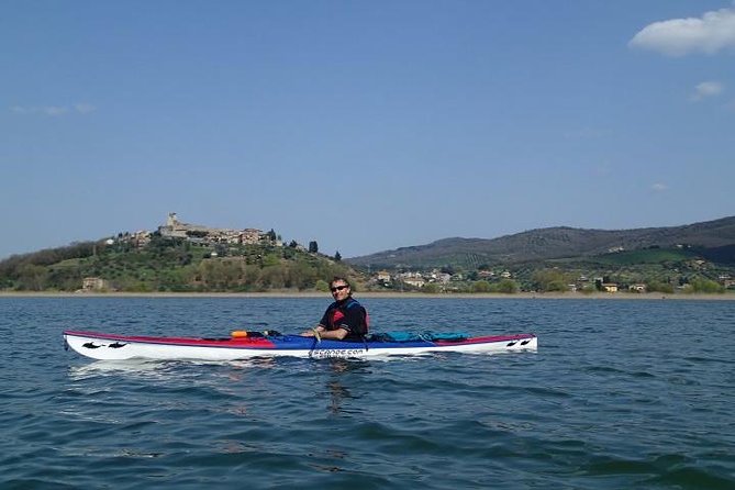 Fun Kayaking in Lake Trasimeno With Lunch – Umbria