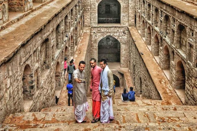 Half Day Delhi Walk Tour Includes Jantar Mantar, Agrasen Ki Baoli & Bangla Sahib