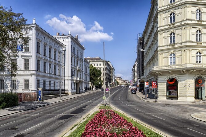 Incredible Vienna – Walking Tour for Couples - Exploring the Vienna State Opera