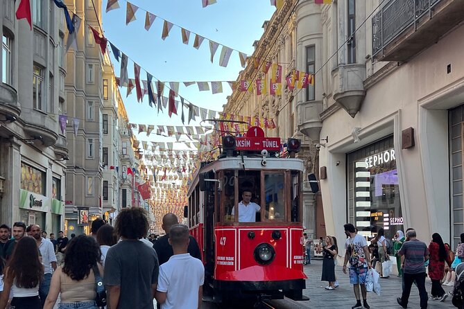 Istanbul: Church, Synagogue and Mosque Walking Tour - Visiting the Armenian Church