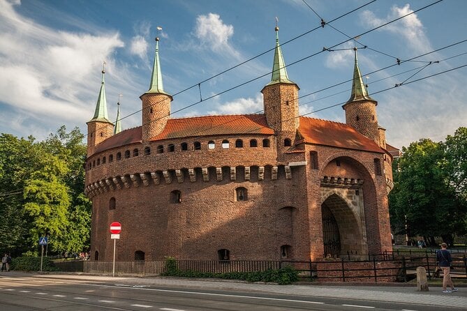 Krakow Old Town and Wawel Castle Tour With Guide - Inclusions