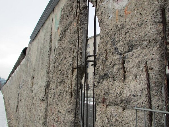 Majestic Berlin Wall Walking Tour: History Unveiled