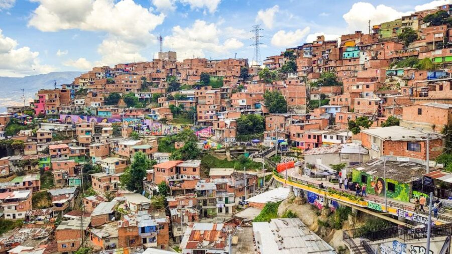 Medellin: Comuna 13 Graffiti Tour, Street Food and Cable Car - Tour Overview and Pricing
