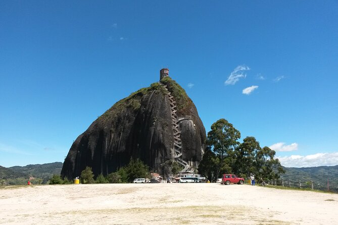 Medellin Guatapé and El Peñól Private Tour (8 Hrs.)