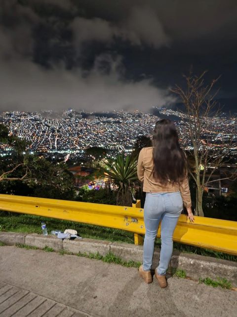 Medellín Nightlife Tour Bilingual Hosts