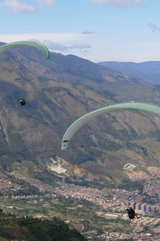 Medellín: Paragliding Experience