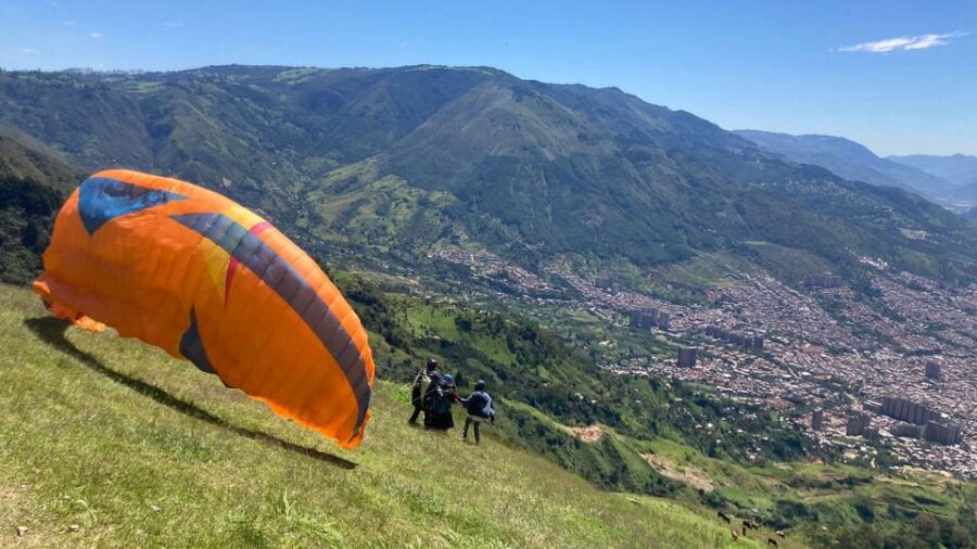 Medellín Paragliding – Go Pro Included