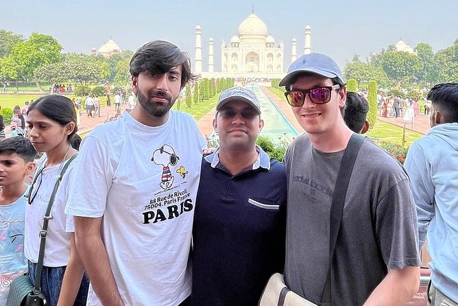 Mumbai: Private Day Tour Of Tajmahal With Car ,Entrance , Meal