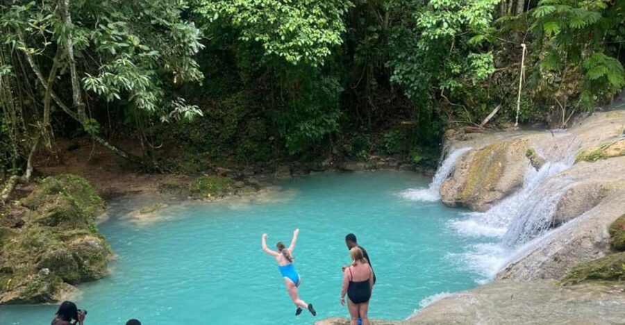 Ocho Rios : Blue Hole and Bamboo River Rafting