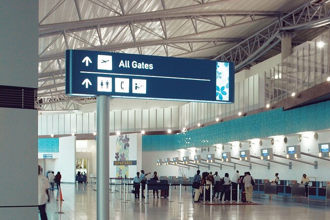 Private Arrivals or Departures Transfer: Norman Manley Airport to Kingston