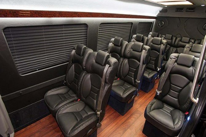 Private Bus or Limo Transfer Orlando Airport to Theme Park Hotels