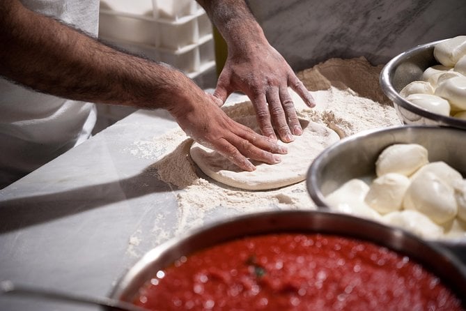 Private Pizza & Tiramisu Class at a Cesarinas Home With Tasting in Brindisi