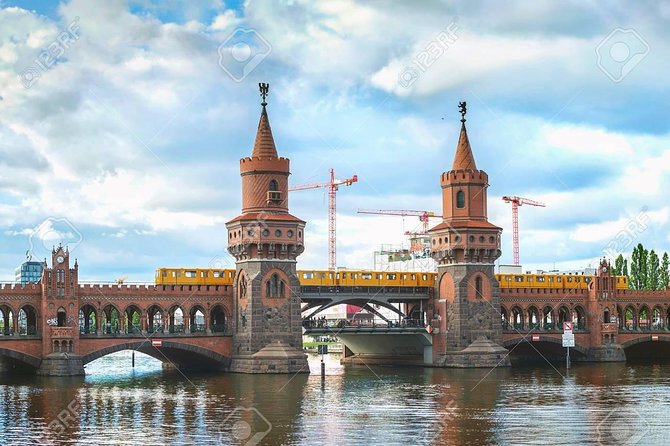 Private Tour: Behind the Berlin Wall & Berlin in the Cold War