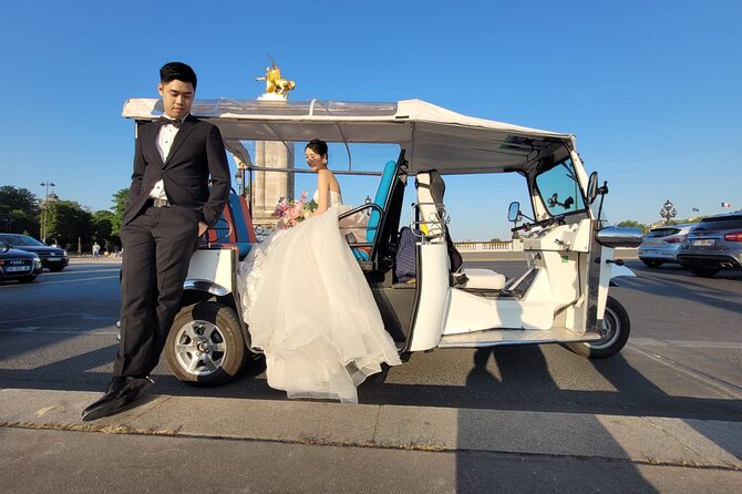 Private Tour of Paris in Tuktuk