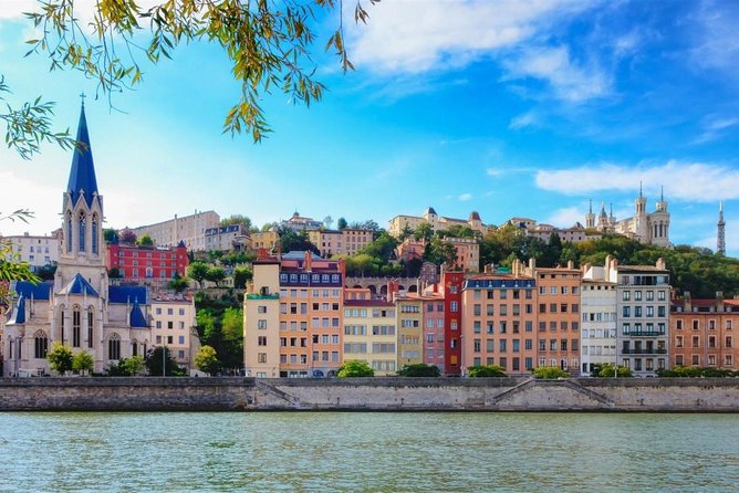 Private Transfer: Lyon City to Lyon Airport LYS in Luxury Van