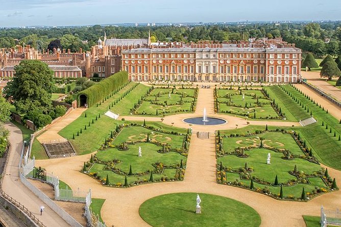 Private Vehicle To Hampton Court Palace From London With Admission Tickets - Flexible Travel Schedule